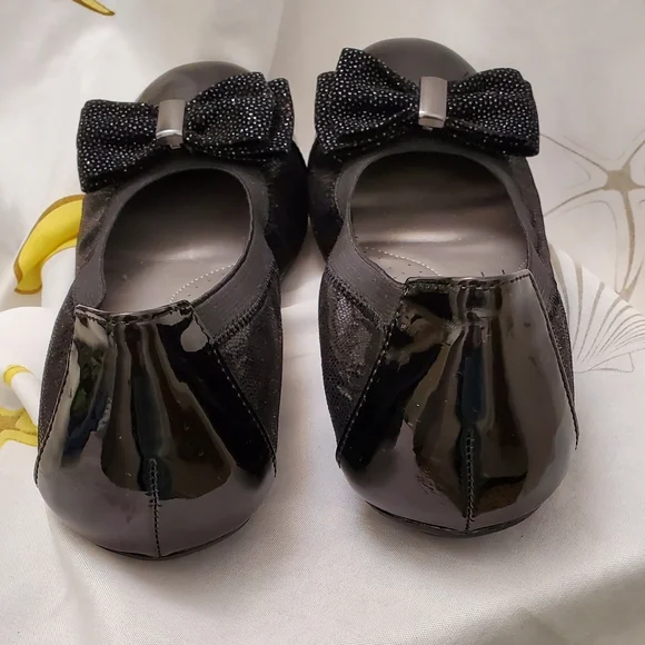 Shoes size 9.5 - Picture 7 of 11